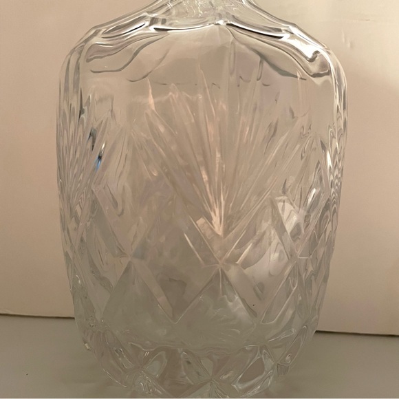 VTG Aberdeen Berkshire Crystal Decanter by Godinger, Cut Crystal (36 oz.) - Picture 2 of 9